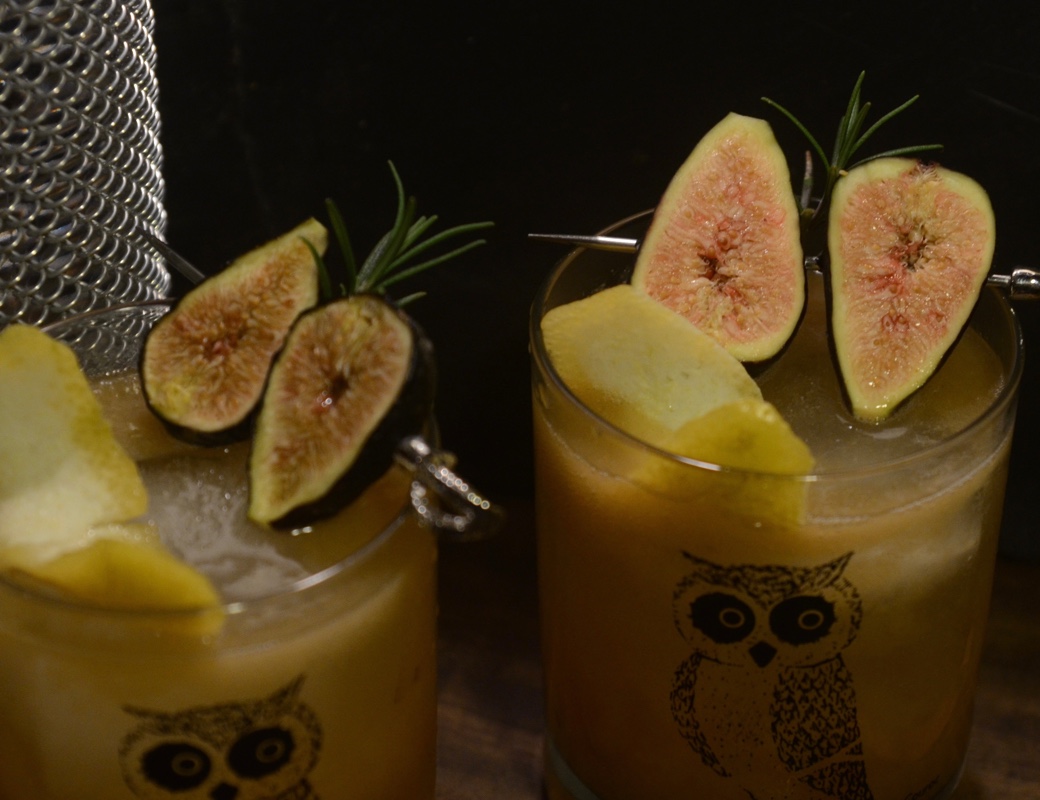 fresh fig cocktail with lemon and rosemary